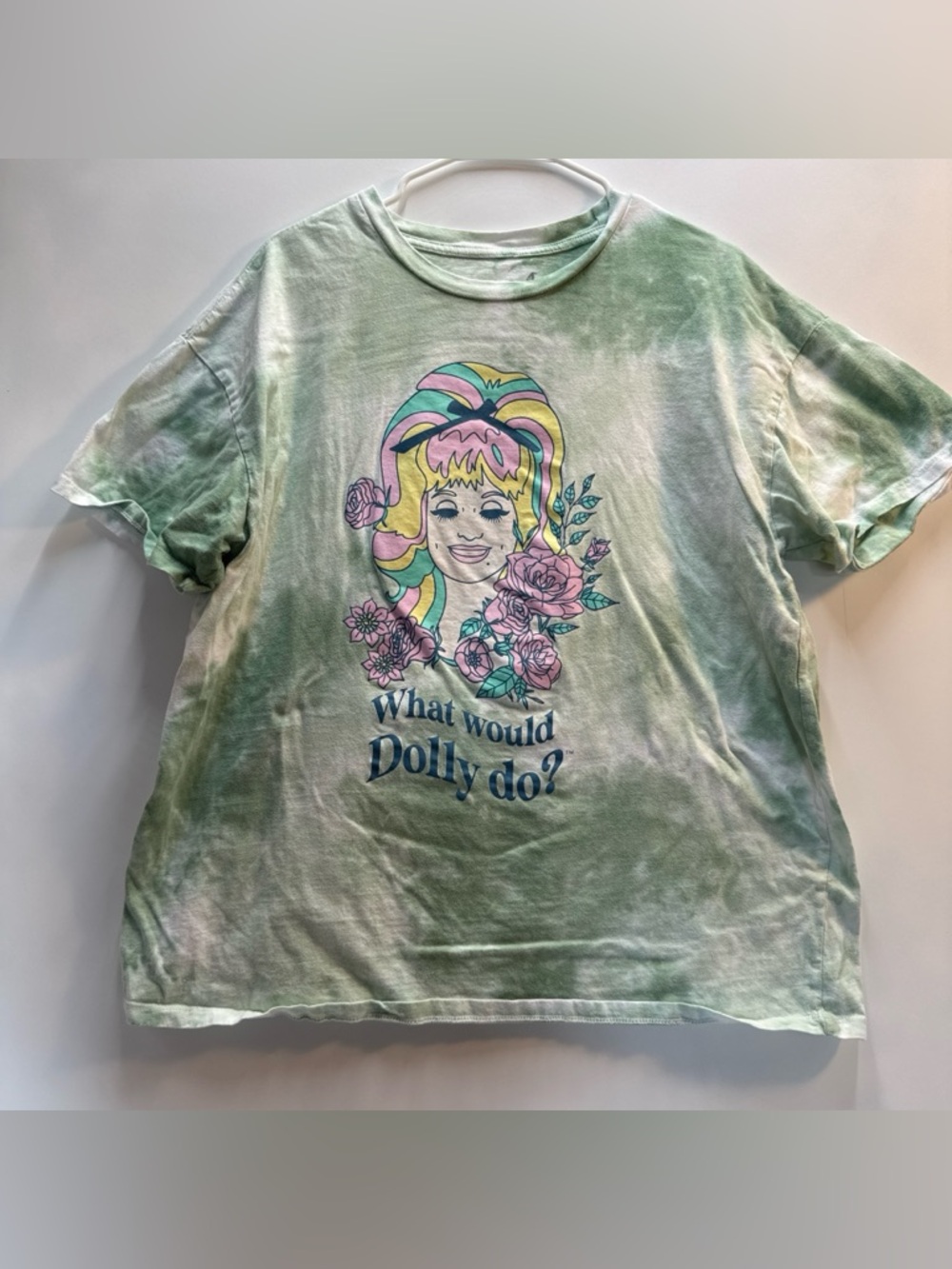 Dolly Parton Women’s Tie-Dye “What Would Dolly Do?” Graphic T-Shirt